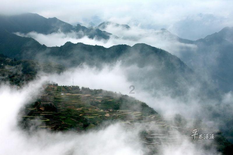重庆四面山景区介绍，重庆的隐秘天堂，探寻丹霞地貌的奇幻仙境！